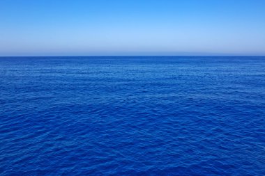 Yaz panoramik deniz ve dağ .