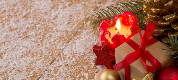 Kerstdecoratie Met Kerstbal Kaars Voor Advent Kerstkaart — Stockfoto