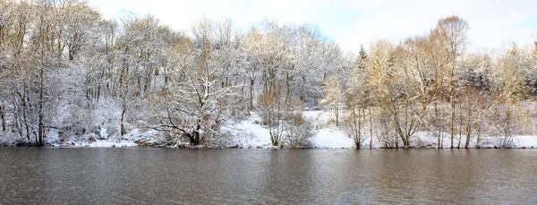 Paisagem de inverno de árvores congeladas  . — Fotografia de Stock