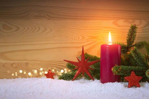 Decoração vermelha de Natal e vela do Advento. Cartão de Natal. — Fotografia de Stock