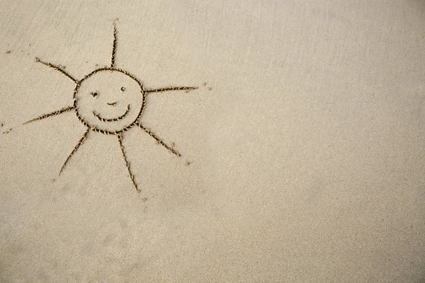 Dessin au soleil dans le sable à la plage des Caraïbes. Contexte du voyage . — Photo