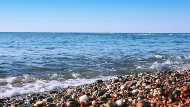 Mar y cielo azul. — Vídeo de stock