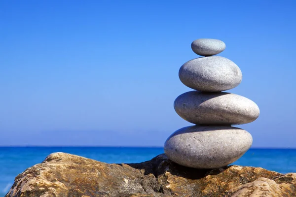 Spa stones balance on beach. — Stock Photo, Image