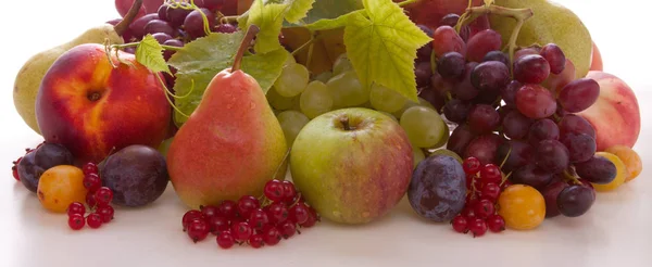 Diferentes frutas aisladas  . — Foto de Stock