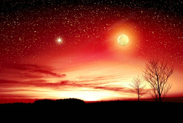 Beautiful landscape with red sky and big full moon. Nature landscape. — Stock Photo, Image