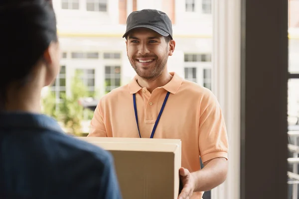 Young man making home delivery — Stock Photo, Image