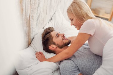 Cute seven çift duygularını paylaşımı
