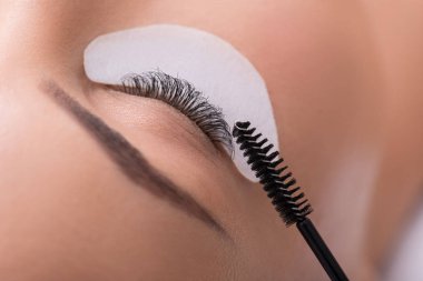 Genç kadın olun artık bu ateş püskürdü