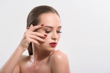 Güzel kız onun ortaya çıkma ile baştan çıkarmak