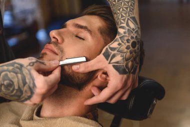 tıraş süreci yakın çekim