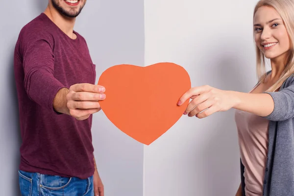 Cute man and woman are falling in love — Stock Photo, Image