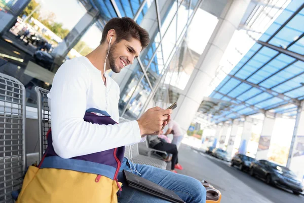 Happy young guy waiting for transport — Stock Photo, Image