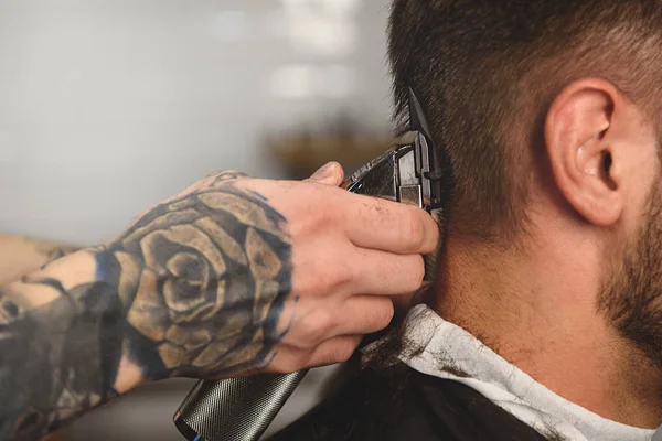 Close up man getting haircut — Stok Foto