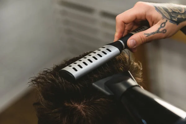 Insan saçı kurutma Kuaför — Stok fotoğraf