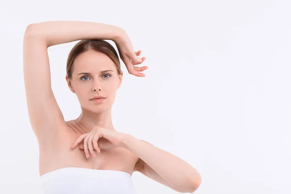 Studio shot of beautiful young woman — Stock Photo, Image