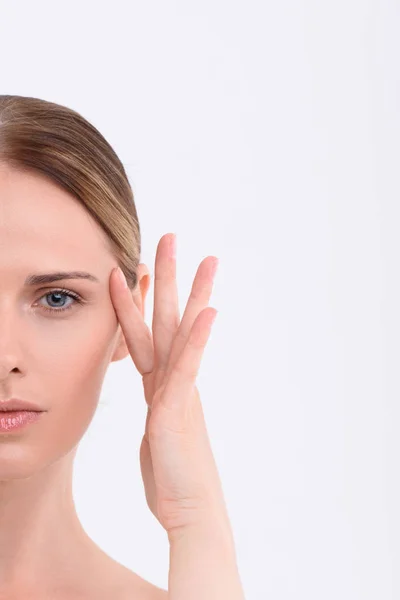 Retrato de cerca de la mujer naturalmente hermosa —  Fotos de Stock