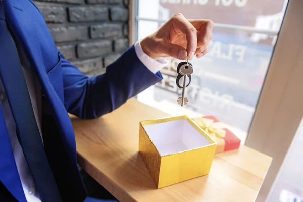 Keys in hand of a man in suit — Stock Photo, Image