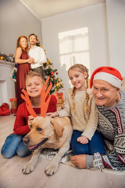 Parents and children with pet on holiday — Stock Photo, Image