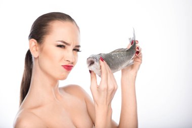 Sağlıklı kız deniz ürünleri ile eğleniyor