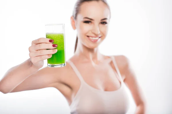 Mujer joven delgada disfrutando de una dieta saludable —  Fotos de Stock