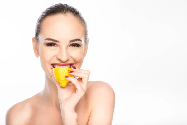 Fröhlich fittes Mädchen, das Vitamine isst — Stockfoto