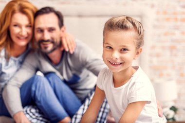 Üç mutlu aile evde