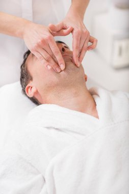 Erkek yüz Spa'da masaj masöz