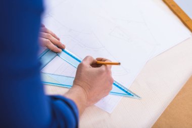 kağıt üzerinde bir ayakkabı tasarımı