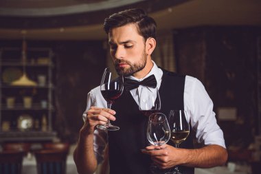 Bu kadeh şarap daha iyi kokuyor