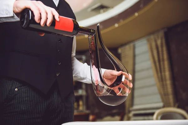 Carafe elegante para néctar vermelho perfeito — Fotografia de Stock