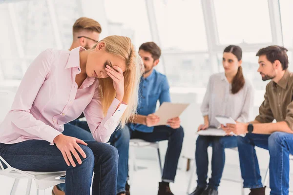 Meisje laatste ogen met wanhoop — Stockfoto