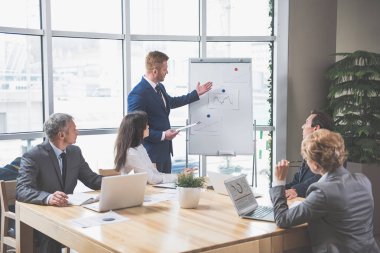 Sakin işadamı sunu yapma