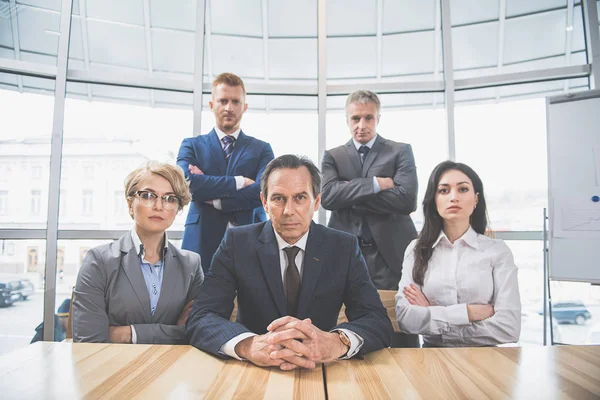 La gente de negocios está escuchando atentamente — Foto de Stock