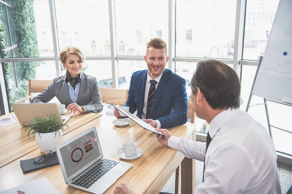 Mutlu insanlar bilgi paylaşımı