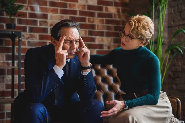 Mitt år mannen sneglade med sorg — Stockfoto