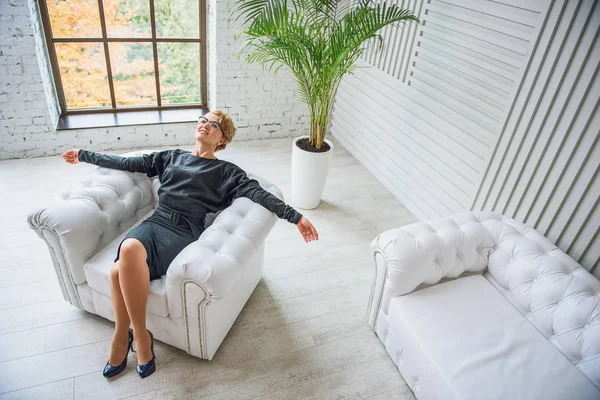 Smiling advisor relaxing on armchair — Stock Photo, Image
