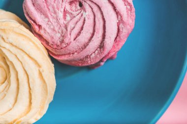 Döndürdüm zephyrs mavi plaka üzerinde