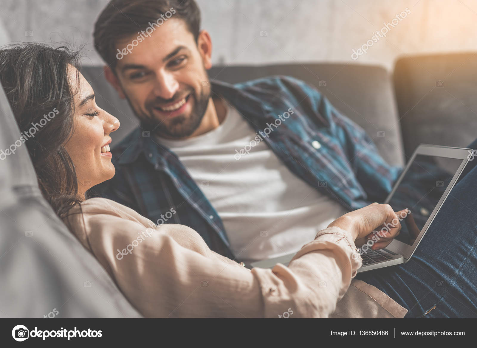 zhena-s-muzhem-na-otdihe-foto