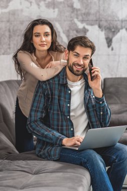 Seven çift evde eğlenceli mutlu