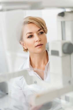 Özel odada baktılar kadın hekim