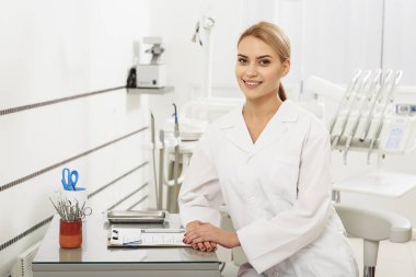 Odontologist diş ofisinde mi