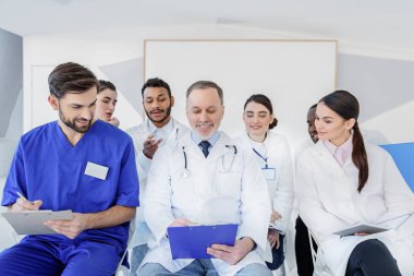 Önemli doktor arkadaşları tıbbi açıklaması yapma