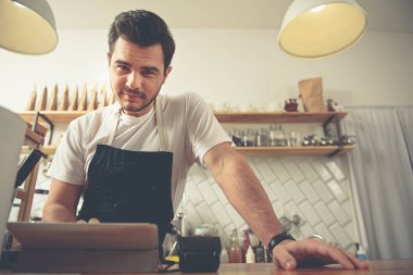 Giden adam müvekkilinin bir hesap oluşturma