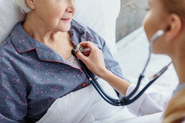 Klinik tedavi keşfetmek emekli hastada