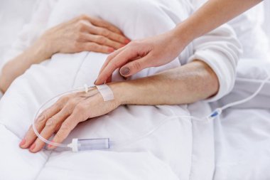 Damla ampul Clinic ofisinde emekli olduğunu