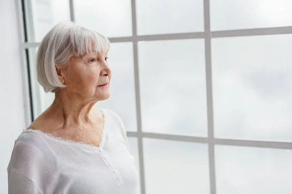 Thoughtful retiree looking what going on — Stock Photo, Image