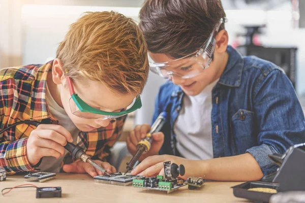 Ocupación interesante para niños activos — Foto de Stock