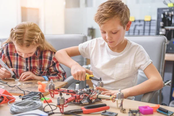 Incredibile processo di lavoro in studio — Foto Stock