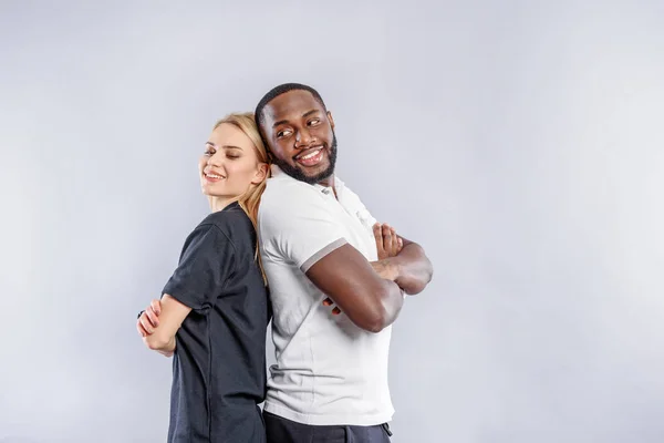 Afrika erkek ve beyaz kadın dating — Stok fotoğraf