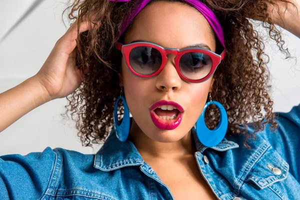 Outgoing young woman with various accessories — Stock Photo, Image